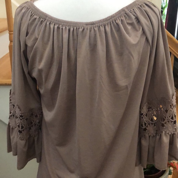 WinWin Ruffle Sleeve Tunic - Picture 4 of 10